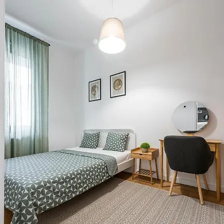 Vertigo One Bedroom Apartment-free Private Parking *