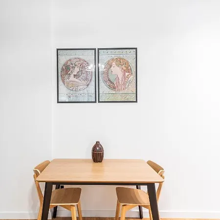 Vertigo One Bedroom Apartment-free Private Parking Apartment *