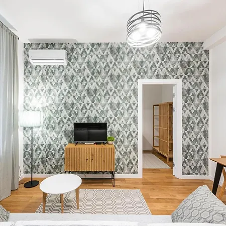 Vertigo One Bedroom Apartment-free Private Parking *