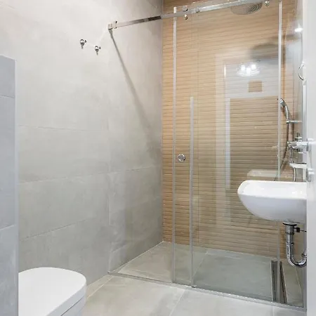 Vertigo One Bedroom Apartment-free Private Parking